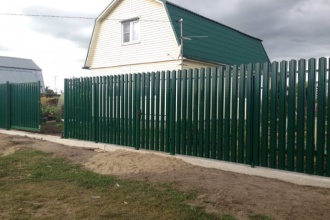 Забор из евроштакетника на ленточном фундаменте 70 метров фото в Королёве