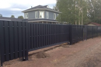 Забор из евроштакетника с бетонированием столбов 80 метров фото в Королёве